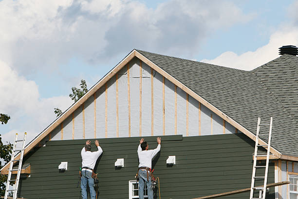 Professional Siding technician working in Port Townsend, WA